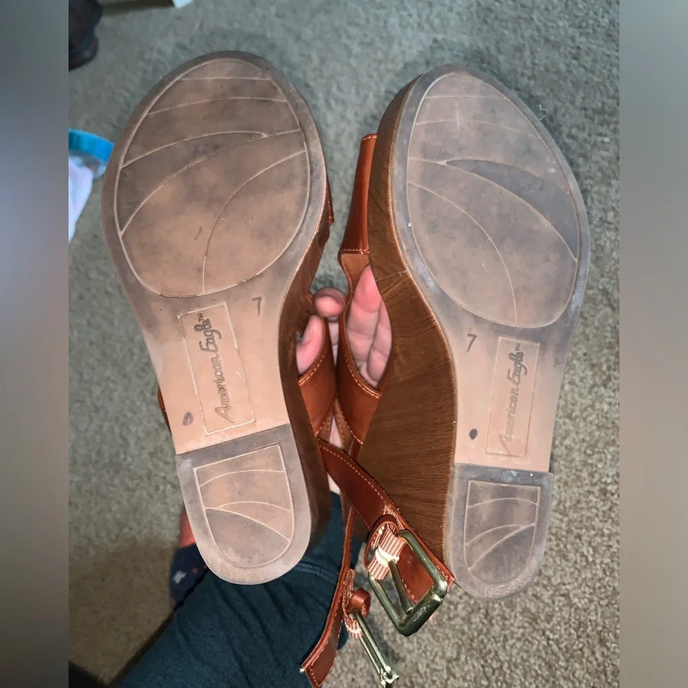 American Eagle Auburn Wedge Heels - Size 7 - Picture 4 of 4